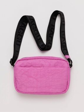 BAGGU Camera Crossbody - Extra Pink